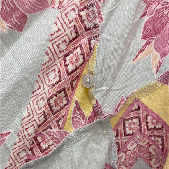 💥 Floral Peplum Wrap Top with Pink and Yellow Accents Women’s Large - Picture 9 of 14